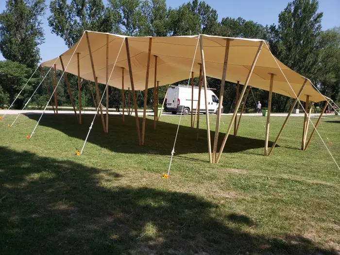 Montage d’une toile nomade en extérieur
