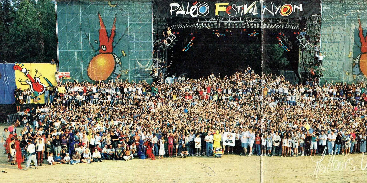 Montage historique des toiles au Paléo Festival Nyon